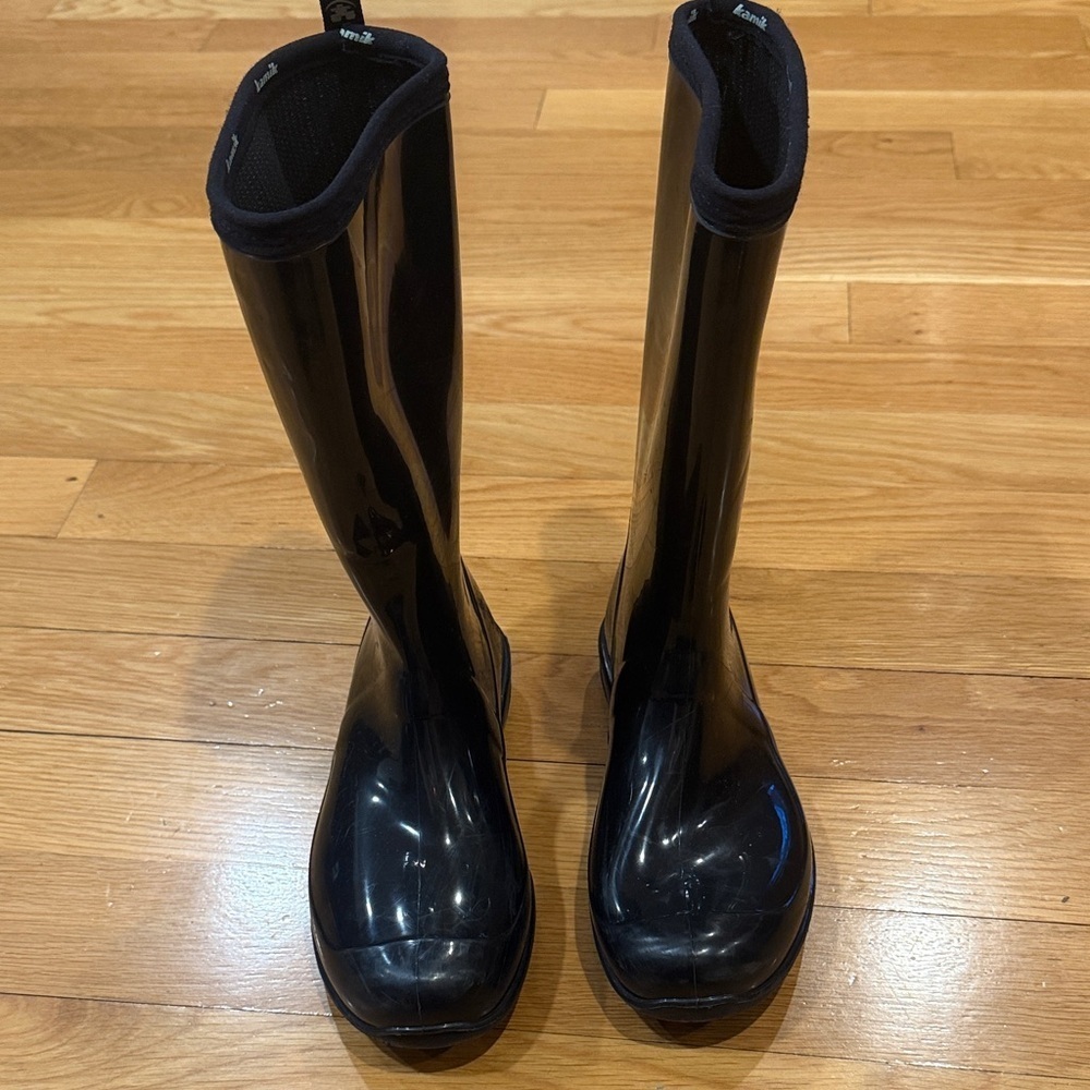 Kamik women’s black rain boots size 8 .